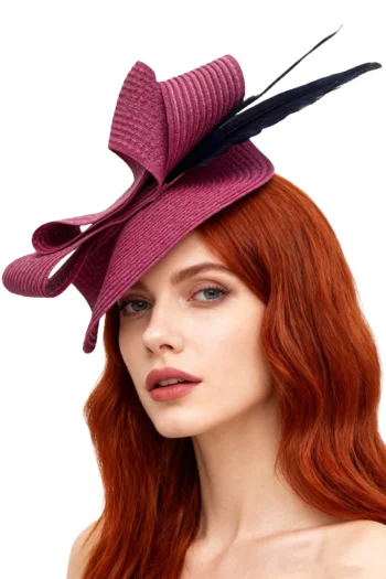 Tocado fucsia modelo Florida con plumas diseño unico