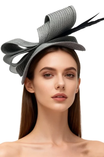 Tocado plata modelo Pamplona con plumas diseño unico